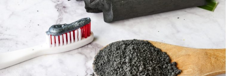 Dentifrice en poudre au charbon végétal