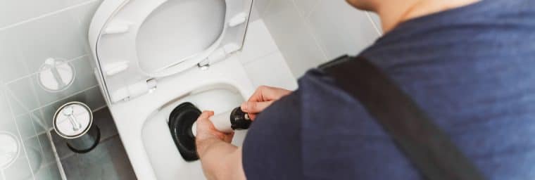 Plombier pour un débouchage de WC